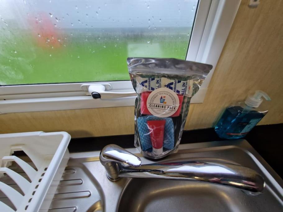 Homely 3 Bed Van @ Weymouth Bay 外观 照片